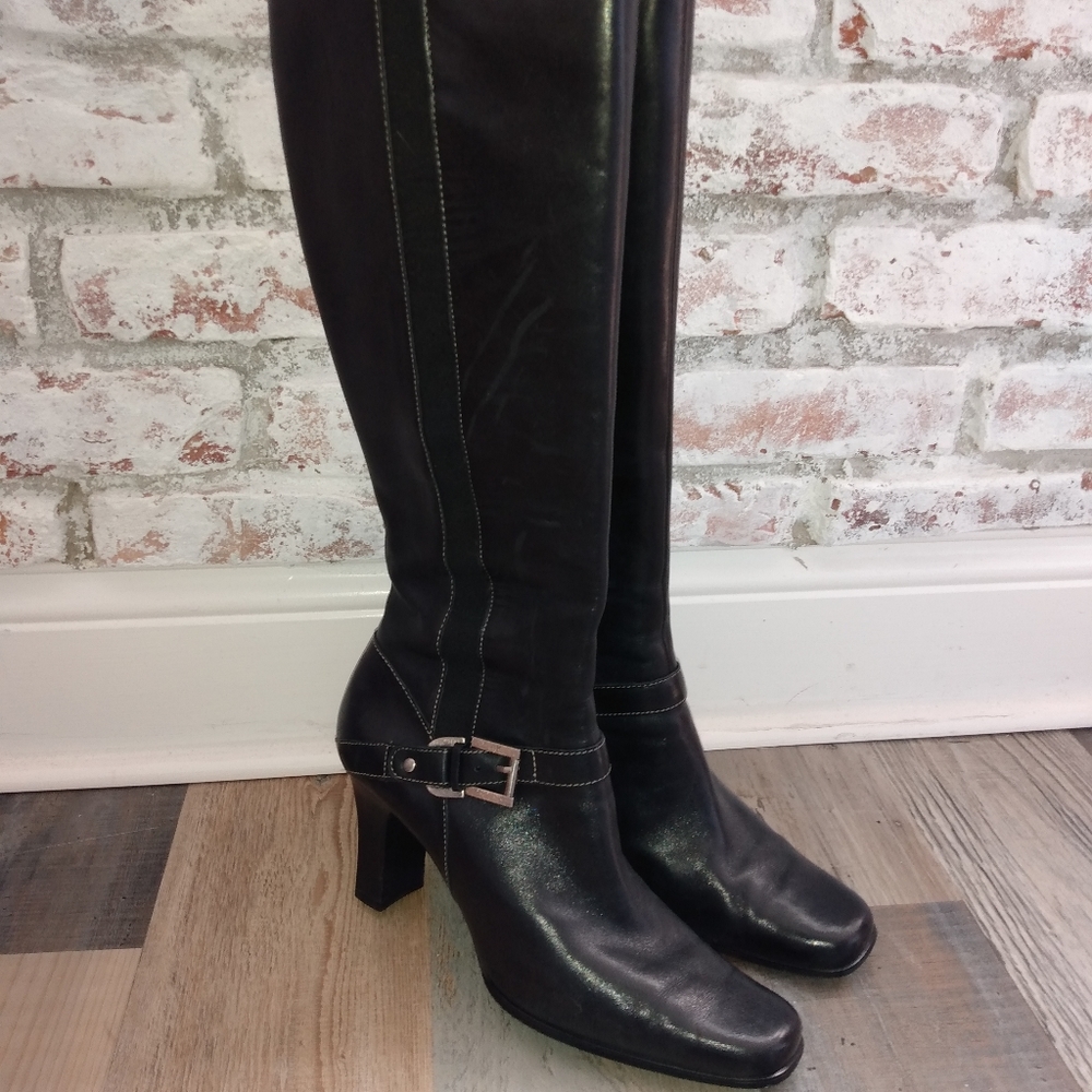 Woman's leather boots